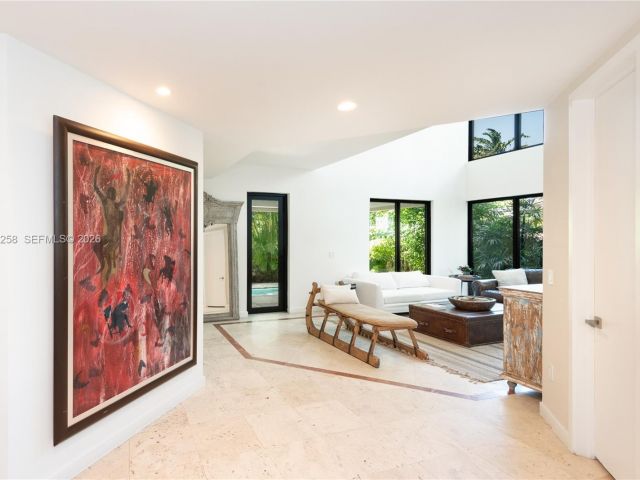 4-bedroom home for rent in Key Biscayne - 650 Curtiswood Dr - MondialRealty