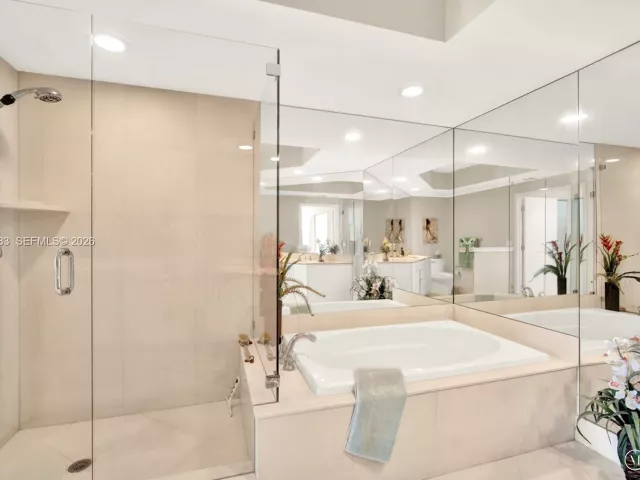 2-bedroom condo for sale in Fort Lauderdale - 2831 N Ocean Blvd 308N - MondialRealty