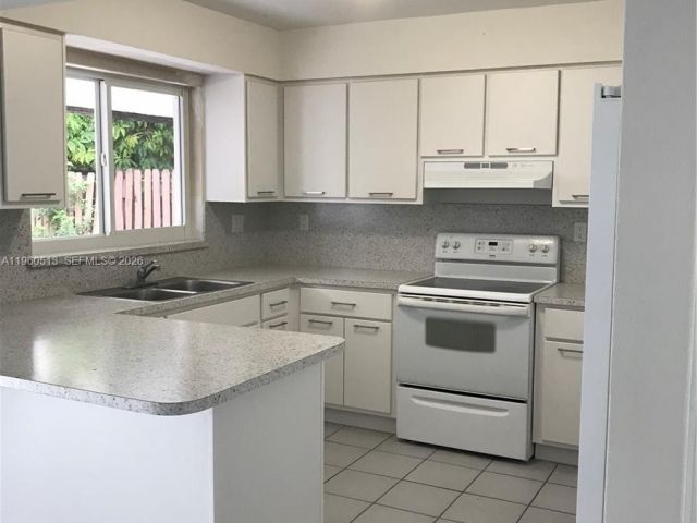 Home for sale at 6417 SW 135th Ave - photo 7524759