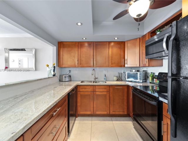 Apartment for rent  Unit #618 - photo 7428356