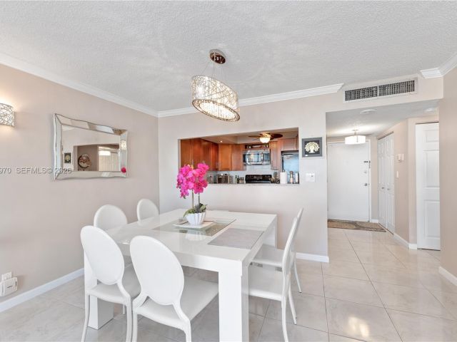 Apartment for rent  Unit #618 - photo 7428357