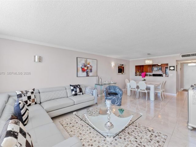 Apartment for rent  Unit #618 - photo 7428360