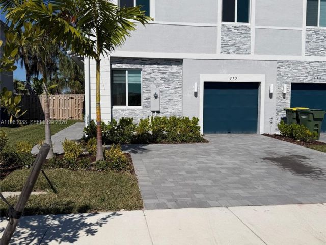 4-bedroom home for rent in Homestead - 679 SE 13th St Cir 679 - MondialRealty