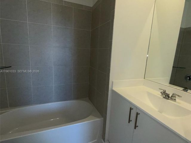 4-bedroom home for rent in Homestead - 679 SE 13th St Cir 679 - MondialRealty