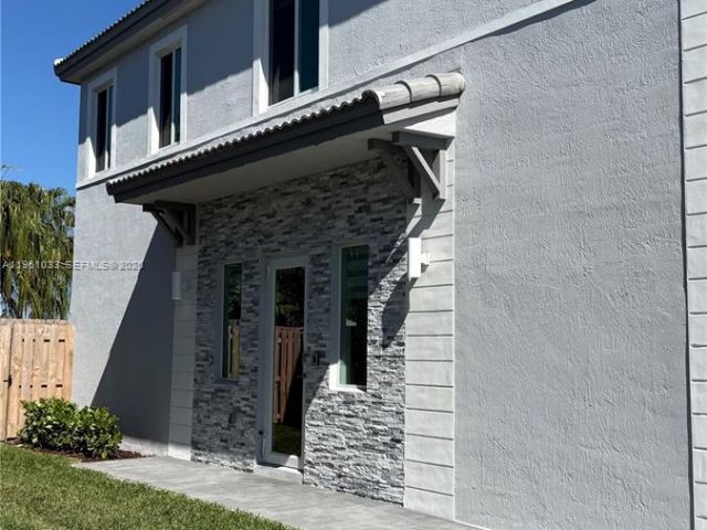 4-bedroom home for rent in Homestead - 679 SE 13th St Cir 679 - MondialRealty