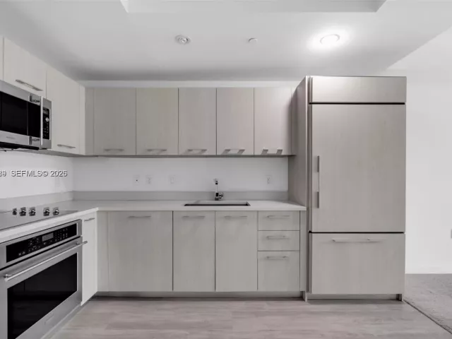 1-bedroom condo for sale in Miami - 45 SW 9th St 2204 - MondialRealty