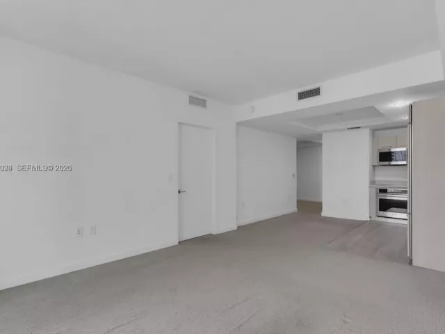 1-bedroom condo for sale in Miami - 45 SW 9th St 2204 - MondialRealty