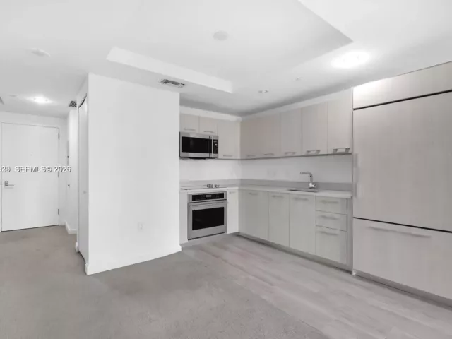 1-bedroom condo for sale in Miami - 45 SW 9th St 2204 - MondialRealty