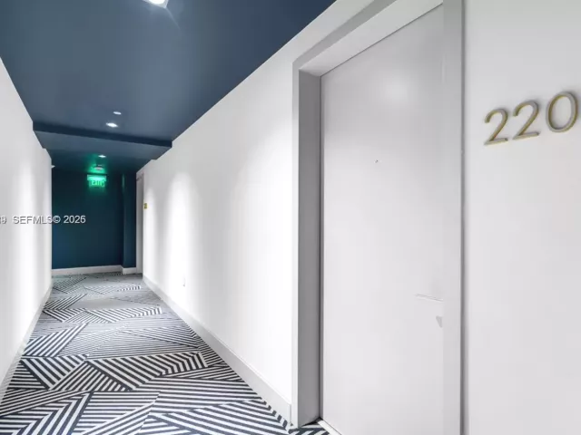 1-bedroom condo for sale in Miami - 45 SW 9th St 2204 - MondialRealty