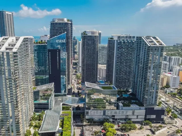 1-bedroom condo for sale in Miami - 45 SW 9th St 2204 - MondialRealty