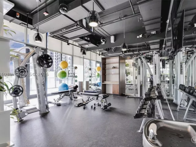 1-bedroom condo for sale in Miami - 45 SW 9th St 2204 - MondialRealty