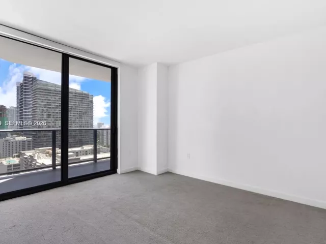1-bedroom condo for sale in Miami - 45 SW 9th St 2204 - MondialRealty