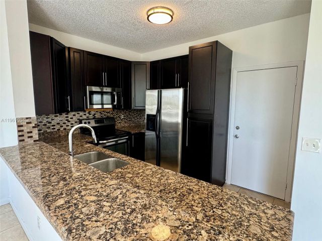 3-bedroom home for rent in Pembroke Pines - 15430 NW 12th Ct 0 - MondialRealty