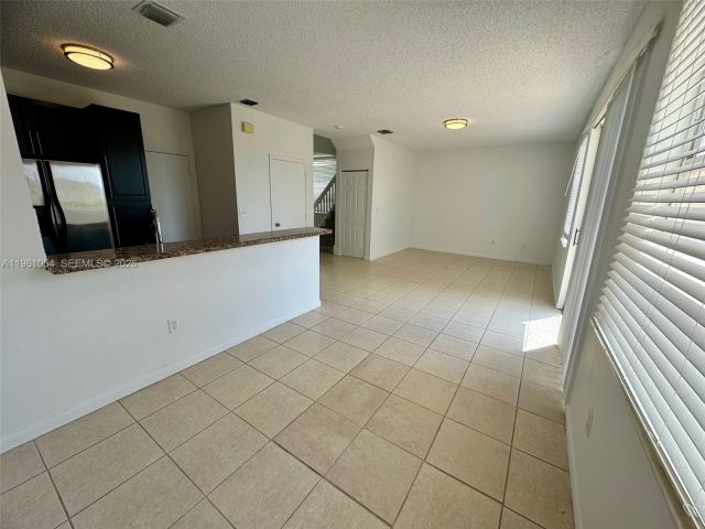 3-bedroom home for rent in Pembroke Pines - 15430 NW 12th Ct 0 - MondialRealty