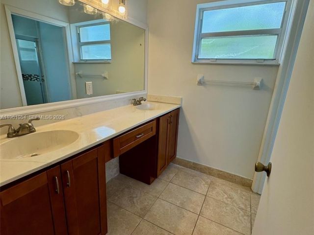 3-bedroom home for rent in Pembroke Pines - 15430 NW 12th Ct 0 - MondialRealty