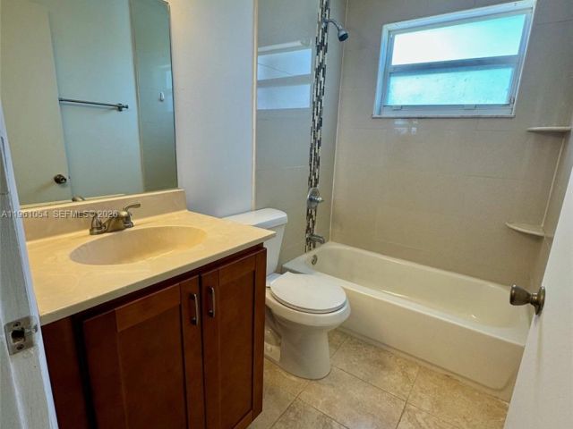 3-bedroom home for rent in Pembroke Pines - 15430 NW 12th Ct 0 - MondialRealty