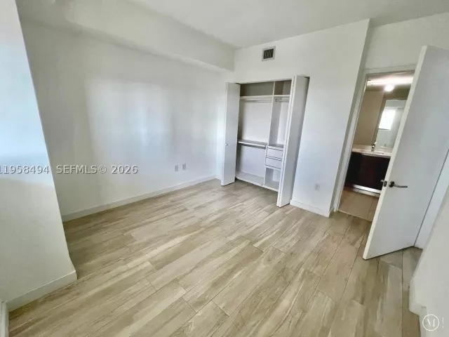 2-bedroom condo for sale in Miami - 460 NE 28th St 2603 - MondialRealty