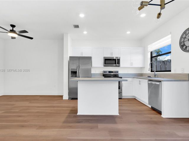 3-bedroom home for rent in Miami - 859 NE 211th St - MondialRealty