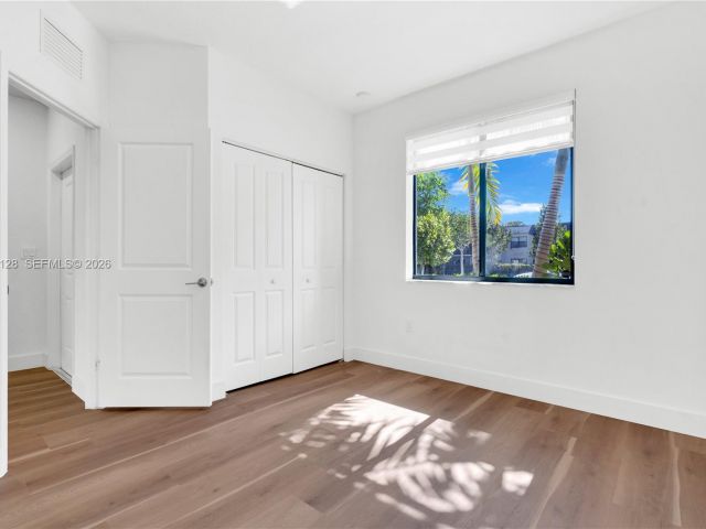 3-bedroom home for rent in Miami - 859 NE 211th St - MondialRealty