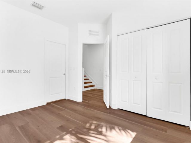 3-bedroom home for rent in Miami - 859 NE 211th St - MondialRealty