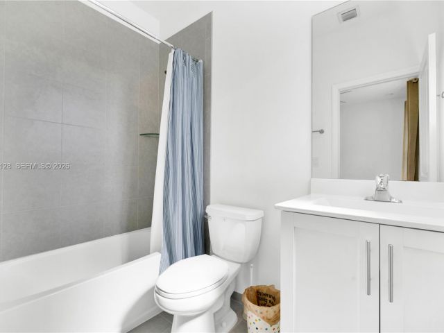 3-bedroom home for rent in Miami - 859 NE 211th St - MondialRealty