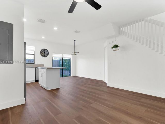 3-bedroom home for rent in Miami - 859 NE 211th St - MondialRealty