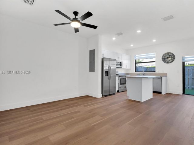 3-bedroom home for rent in Miami - 859 NE 211th St - MondialRealty