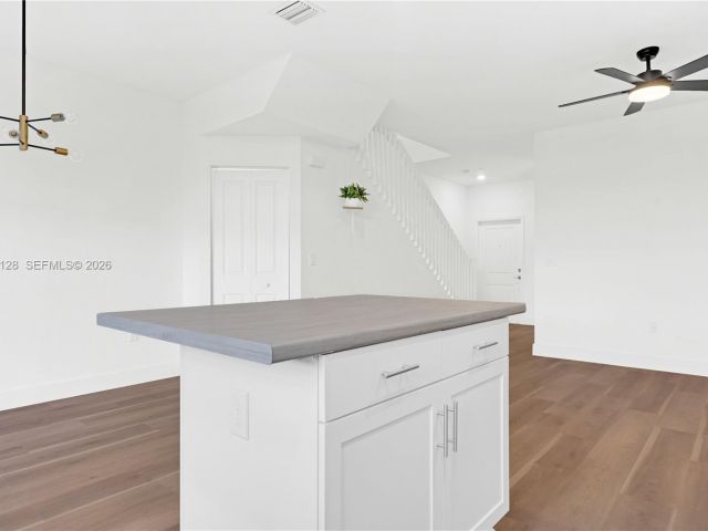 3-bedroom home for rent in Miami - 859 NE 211th St - MondialRealty