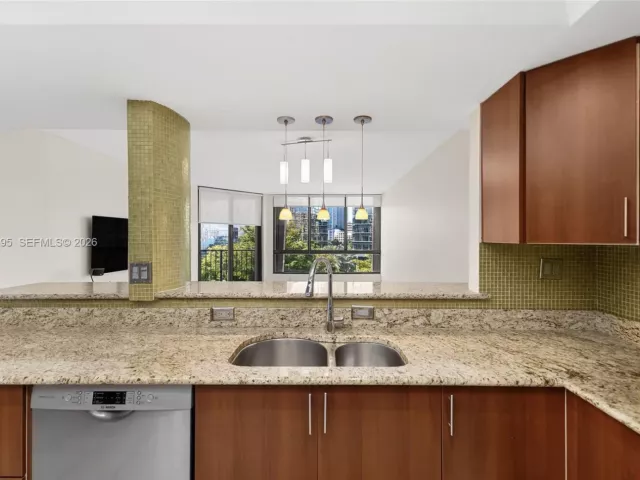 2-bedroom condo for sale in Miami - 520 W Brickell Key Dr A619 - MondialRealty