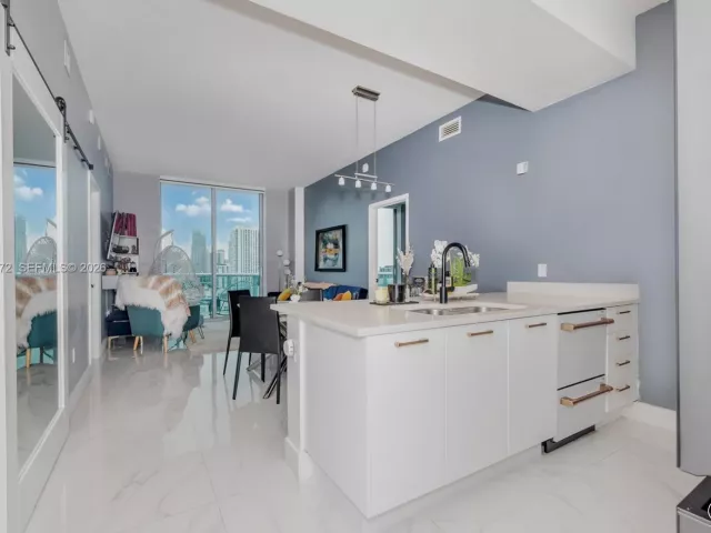 2-bedroom condo for sale in Miami - 333 NE 24th St 1912 - MondialRealty