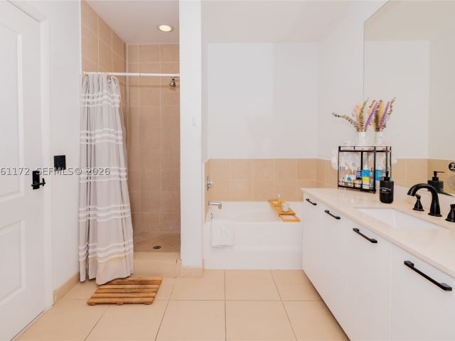 2-bedroom condo for sale in Miami - 333 NE 24th St 1912 - MondialRealty