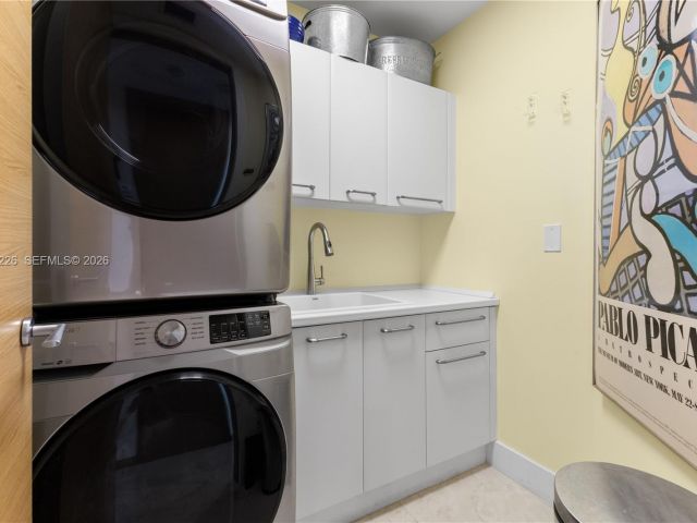 Apartment for sale  Unit #1001 - photo 7372093