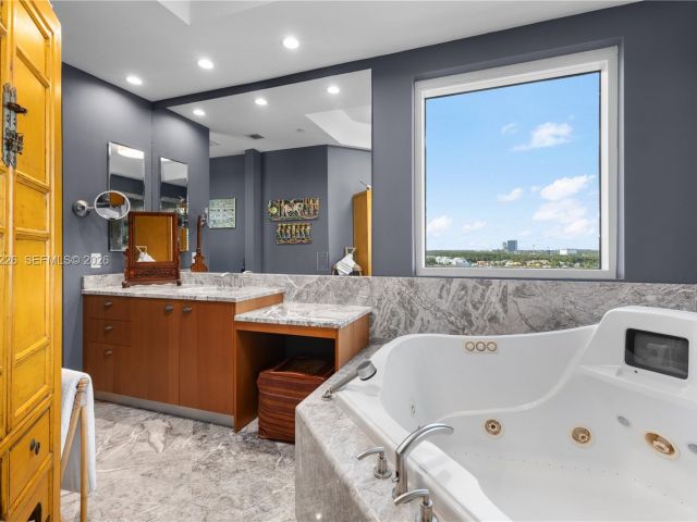 Apartment for sale  Unit #1001 - photo 7372099