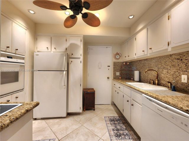 Apartment for rent  Unit #1215 - photo 7372485