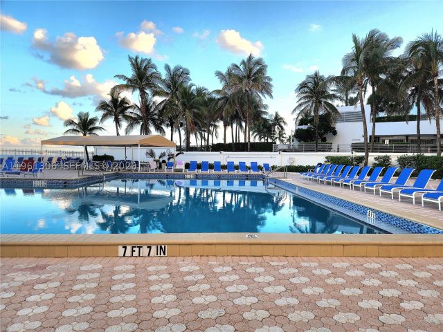 1-bedroom condo for rent in Hollywood - 3505 S Ocean Dr 1215 - MondialRealty
