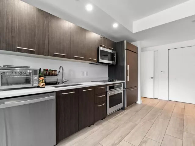 1-bedroom condo for sale in Miami - 45 SW 9th St 1109 - MondialRealty