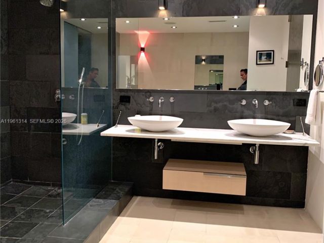 Apartment for rent  Unit #604 - photo 7374874