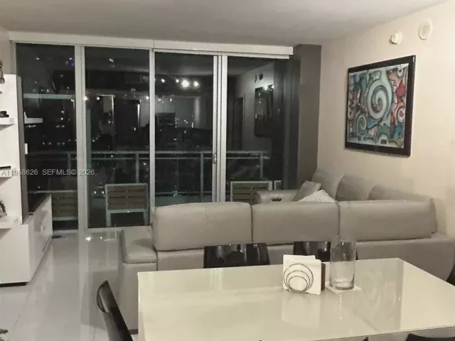 2-bedroom condo for rent in Miami - 92 SW 3rd St 3703 - MondialRealty