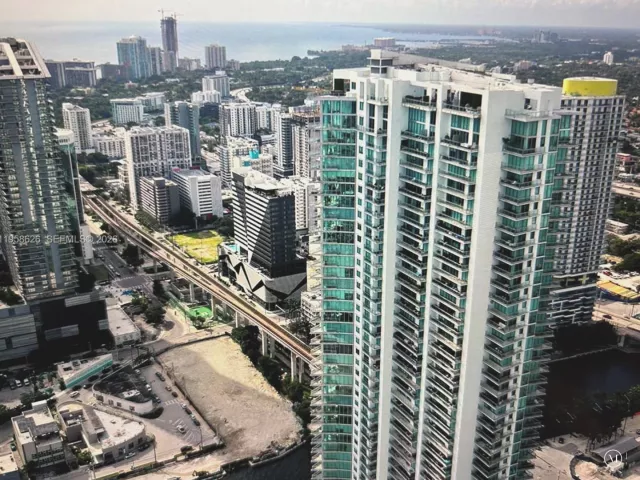 2-bedroom condo for rent in Miami - 92 SW 3rd St 3703 - MondialRealty