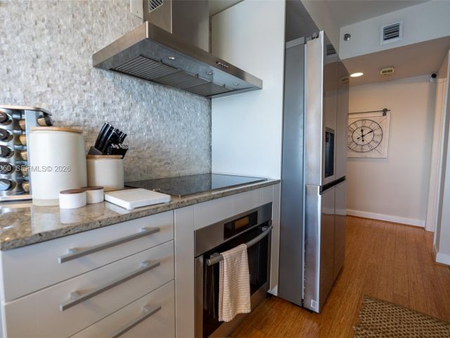 Apartment for rent  Unit #2812 - photo 7375636