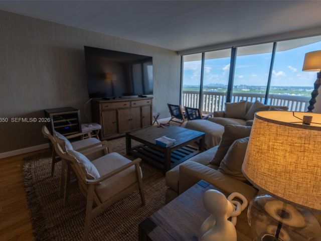 Apartment for rent  Unit #2812 - photo 7375641