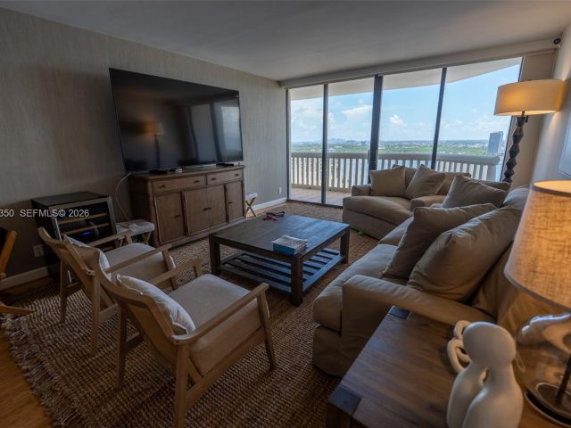 Apartment for rent  Unit #2812 - photo 7375642