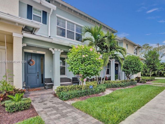 3-bedroom home for rent in Hollywood - 5060 Eucalyptus Dr 2 - MondialRealty