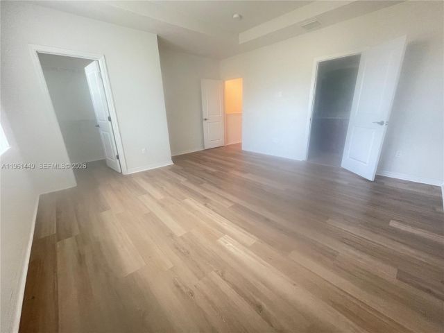 3-bedroom home for rent in Hollywood - 5060 Eucalyptus Dr 2 - MondialRealty