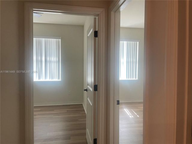3-bedroom home for rent in Hollywood - 5060 Eucalyptus Dr 2 - MondialRealty