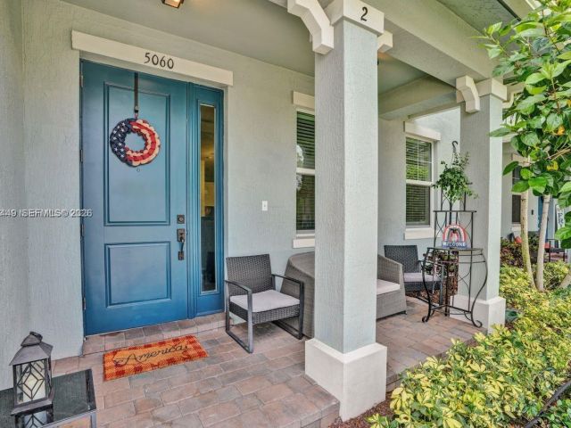 3-bedroom home for rent in Hollywood - 5060 Eucalyptus Dr 2 - MondialRealty