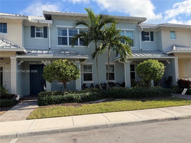 3-bedroom home for rent in Hollywood - 5060 Eucalyptus Dr 2 - MondialRealty