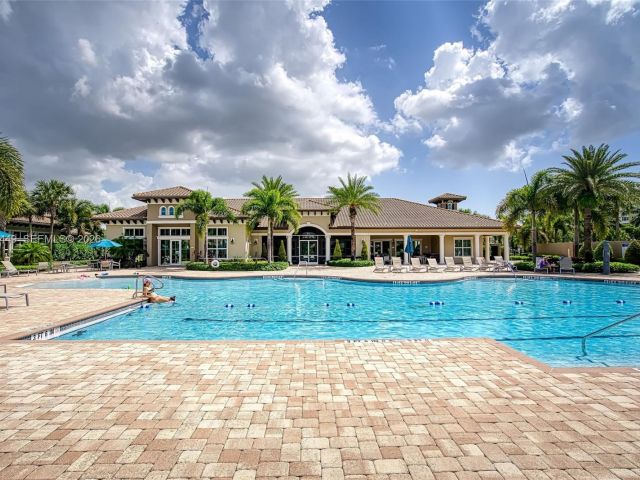 3-bedroom home for rent in Hollywood - 5060 Eucalyptus Dr 2 - MondialRealty