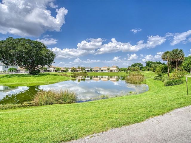 3-bedroom home for rent in Hollywood - 5060 Eucalyptus Dr 2 - MondialRealty