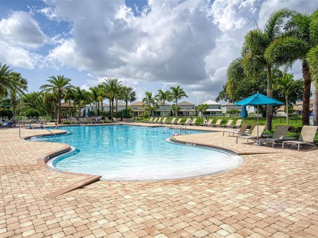 3-bedroom home for rent in Hollywood - 5060 Eucalyptus Dr 2 - MondialRealty